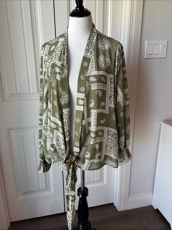 Jackets & Blazers - NWT Olive Green Paisley Tie-Front Kimono Jacket